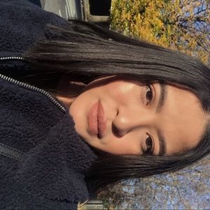 Meet your Posher, Anahi